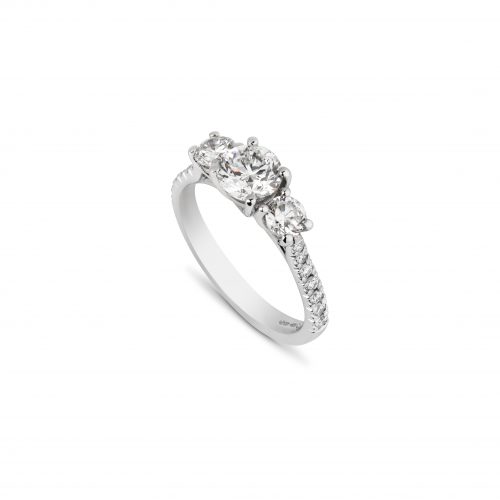 J2657 3 stone ring