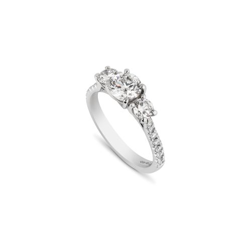 J2657 – 3 stone ring