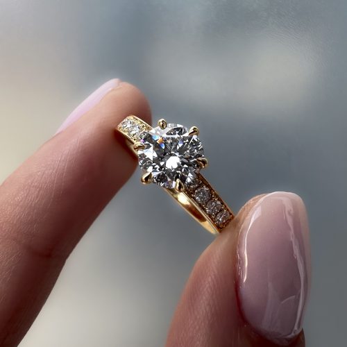 Round Dia Solitare Design fingers nails edit