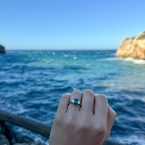 J3920 – Engaged – Hand