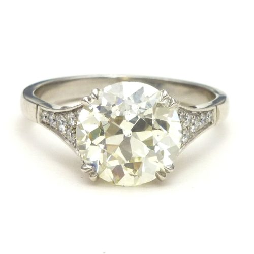 Single Stone Ring with splayed splayed diamond shoulders