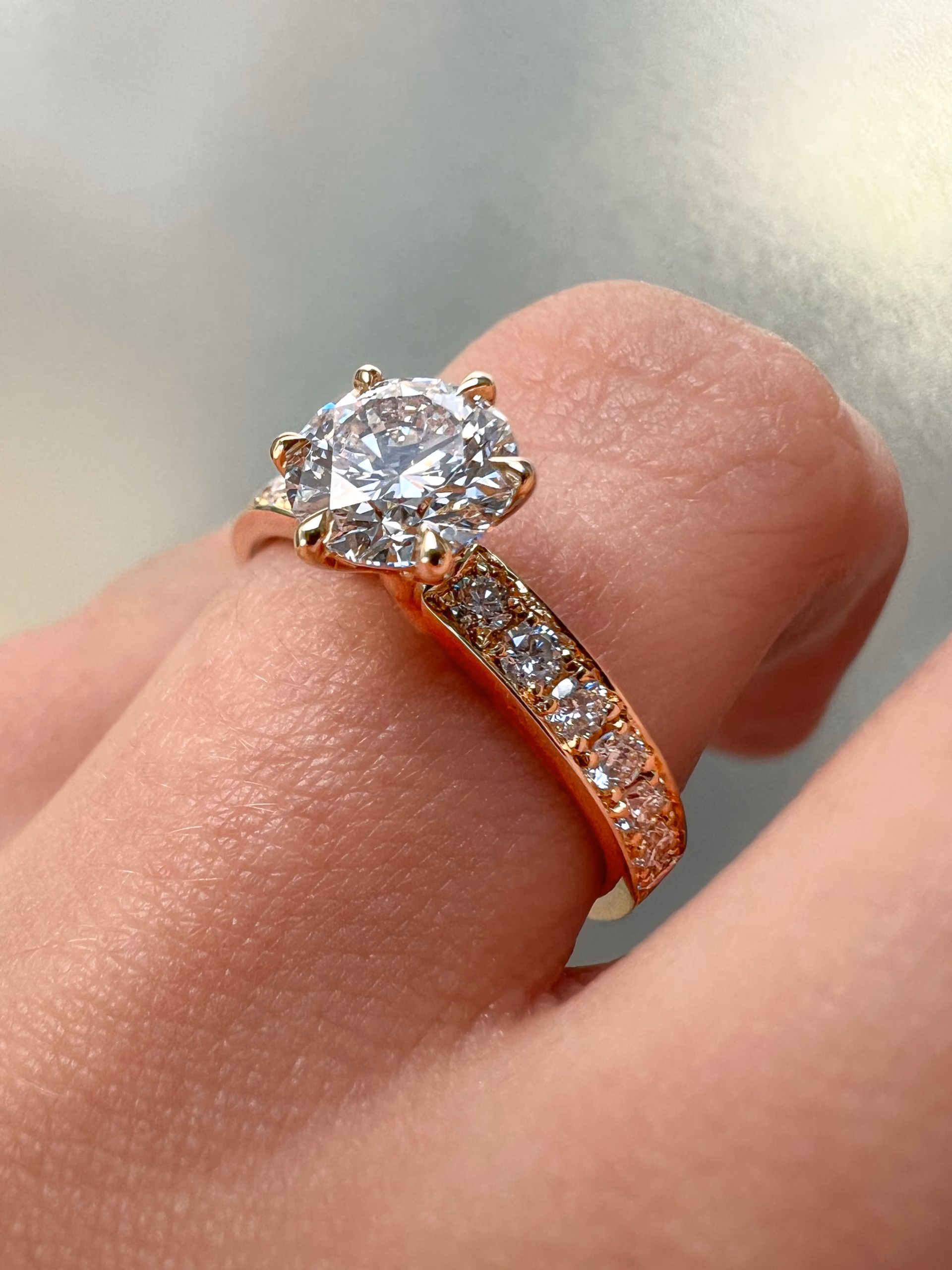J3918 – Hand – Side View